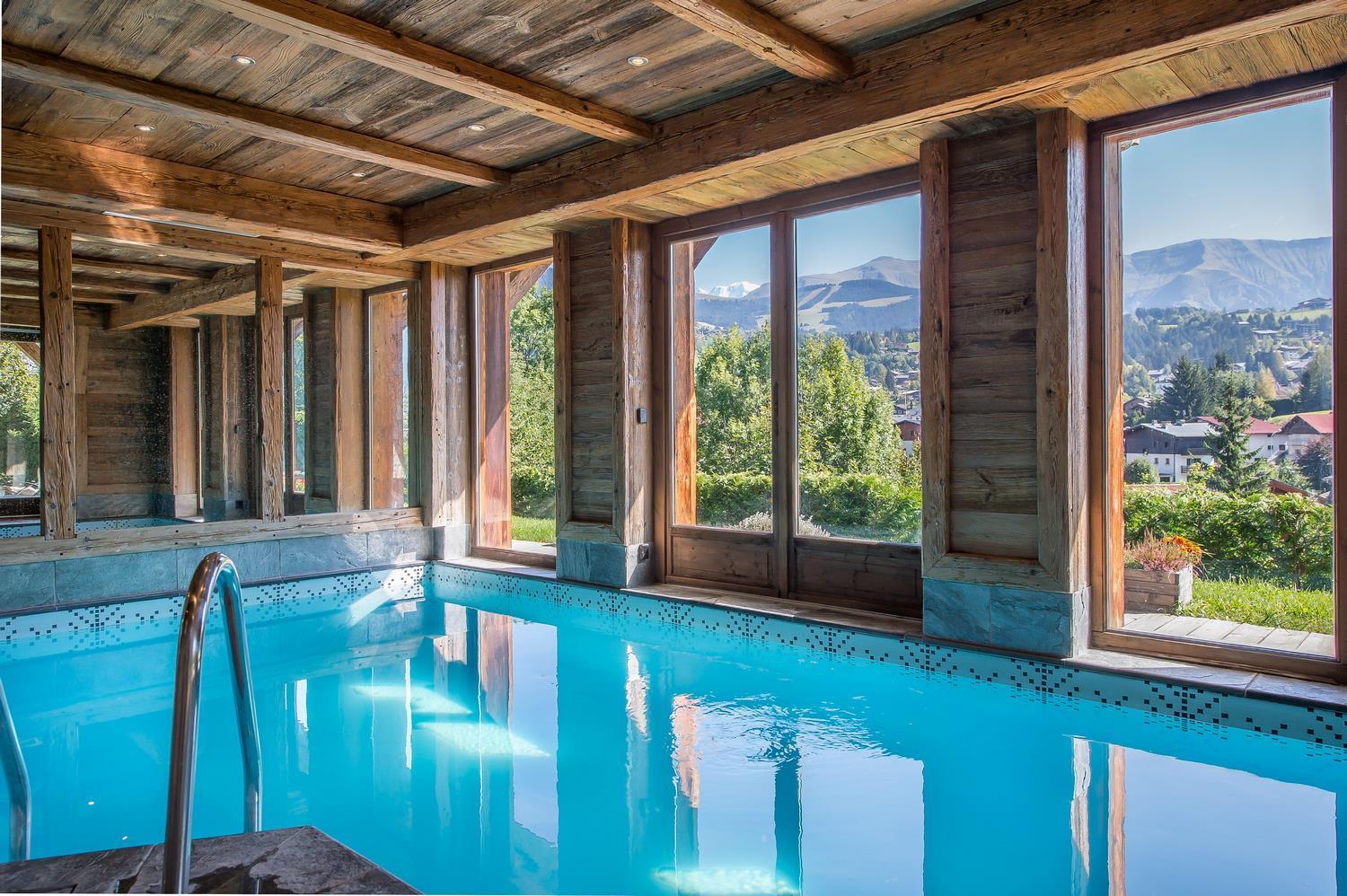 Photo piscine de chalet de luxe à Megève